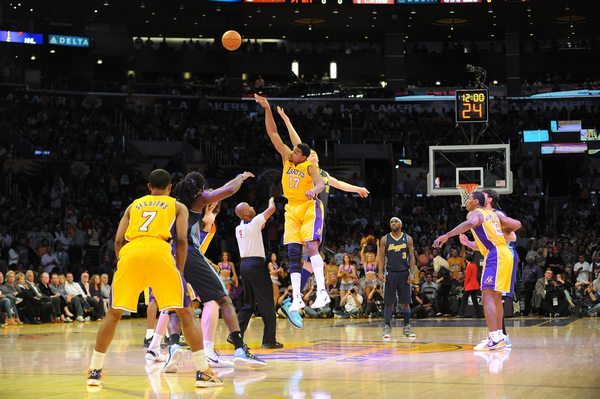 体育法网：德约科维奇险胜穆塞蒂 晋级16强